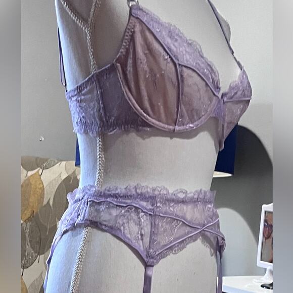 Victoria’s Secret Set, Sexy Unlined Demi Lace Bra/Garter/Panty, Light Purple - Picture 2 of 12
